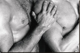 Men Embracing Reproducción en lienzo de la lámina