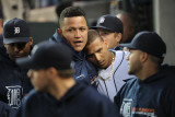 Texas Rangers v Detroit Tigers - G. Five, Detroit, MI - Oct. 13: Miguel Cabrera and Victor Martinez Photographie par Harry How