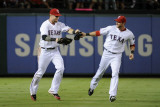 Detroit Tigers v Texas Rangers - Game Six, Arlington, TX - Oct. 15: Josh Hamilton and Craig Gentry Fotografie-Druck von Harry How