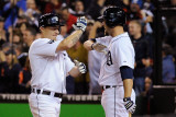 Texas Rangers v Detroit Tigers - Game Four, Detroit, MI - October 12: Brandon Inge and Ryan Raburn Lámina fotográfica por Kevork Djansezian Texas Rangers v Detroit Tigers - Game Four, Detroit, MI - October 12: Brandon Inge and Ryan Raburn Lámina fotográfica por Kevork Djansezian