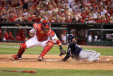 Brewers v St. Louis Cardinals - G. Four - Oct. 13: Jerry Hairston Jr. and Yadier Molina Photographie par Christian Petersen