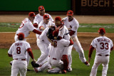 Game 7 - Rangers v Cardinals, St Louis, MO - Oct. 28: Jason Motte, Yadier Molina and David Freese Photographie par Rob Carr 