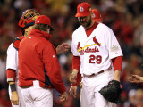 Game 7 - Rangers v Cardinals, St Louis, MO - October 28: Chris Carpenter and Tony La Russa Photographie par Jamie Squire