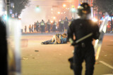Couple Kisses During Vancouver Riot after the Canucks' NHL Championship Loss: June 15 2011 Photographie par Richard Lam