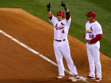 Game 7 - Rangers v Cardinals, St Louis, MO - October 28: Yadier Molina and Dave McKay Impressão fotográfica por Dilip Vishwanat Game 7 - Rangers v Cardinals, St Louis, MO - October 28: Yadier Molina and Dave McKay Impressão fotográfica por Dilip Vishwanat