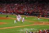 Game 7 - Rangers v Cardinals, St Louis, MO - October 28: Jason Motte and Yadier Molina Fotografie-Druck von Dilip Vishwanat