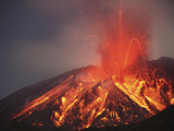 Explosive Vulcanian Eruption of Lava on Sakurajima Volcano, Japan Photographie par  Stocktrek Images