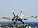A F/A-18F Super Hornet Launches from the Flight Deck of Aircraft Carrier USS Nimitz Photographie par  Stocktrek Images