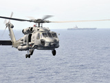 An MH-60R Seahawk Helicopter in Flight over the Pacific Ocean Lámina fotográfica por Stocktrek Images