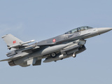A Turkish-Built F-16 in Flight at the Izmir Air Show in Turkey Photographie par  Stocktrek Images