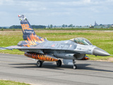 A Turkish Air Force F-16C Fighting Falcon on the Flight Line at Cambrai Air Base, France Photographie par  Stocktrek Images