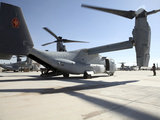 V-22 Osprey Tiltrotor Aircraft at Camp Bastion, Afghanistan Lámina fotográfica por Stocktrek Images V-22 Osprey Tiltrotor Aircraft at Camp Bastion, Afghanistan Lámina fotográfica por Stocktrek Images
