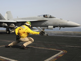 A Shooter Launches an F/A-18E Super Hornet from USS Dwight D Eisenhower Photographie par  Stocktrek Images