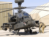 An Apache Helicopter at Camp Bastion, Afghanistan Photographie par  Stocktrek Images