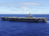 Stocktrek Images - The Aircraft Carrier USS Abraham Lincoln Transits across the Pacific Ocean - Fotografik Baskı Stocktrek Images - The Aircraft Carrier USS Abraham Lincoln Transits across the Pacific Ocean - Fotografik Baskı
