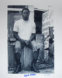 Hank Aaron Autographed Sitting On Garbage Can Photograph - Signed By Photographer Ken Regan Photographie