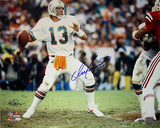 Dan Marino Autographed Miami Dolphins Home Jersey Dropping Back to Pass Horizontal Photograph - Sig Photographie