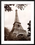 Eiffel Tower in Spring Kunst von Jonathan Larsen