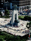 A High Angle View of Canada's War Memorial in Ottawa Lámina fotográfica por Kenneth Ginn A High Angle View of Canada's War Memorial in Ottawa Lámina fotográfica por Kenneth Ginn