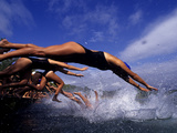 Women Diving and Jumping into Lake Banyoles Photographie par Tino Soriano