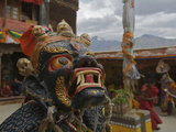 A Masked Dancer at the Karsha Gustor Festival Photographie par Steve Winter