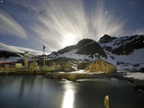 A Catcher Boat Lies Stranded at an Abandoned Whaling Station Photographie par Paul Nicklen