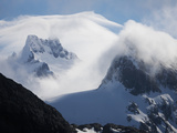 Katabatic Winds Stream Down Larsen Harbor Photographie par Paul Nicklen