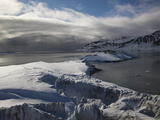 Arctic Waters Surround Glaciers of Svalbard Valokuvavedos tekijänä Paul Nicklen