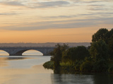 Twilight View of the 14th Street Bridge over the Potomac River Photographie par Brian Gordon Green