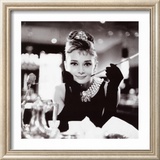 Audrey Hepburn dans Diamants sur canapé Affiches