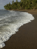 Surf on the Beach in Corcovado National Park Photographie par Tim Laman