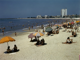 People on a Beach Photographie par Luis Marden