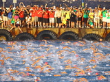 A Sea Full of Swimmers Competing in the Ironman Triathlon Photographie par Patrick McFeeley
