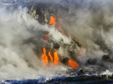 Glowing Lava and Rising Steam at the Edge of the Sea Impressão fotográfica por Patrick McFeeley Glowing Lava and Rising Steam at the Edge of the Sea Impressão fotográfica por Patrick McFeeley