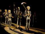 The Procession and the Players of the Dance of Death Photographie par Tino Soriano