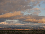 Dramatic Sunset Light and Early Snow on the Pioneer Mountains Photographie par Bill Hatcher