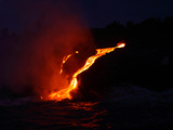 Night View of Kilauea Lava Spilling into the Sea Photographie par Patrick McFeeley