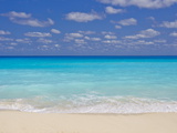 Turquoise Water and Soft Beaches Create a Paradise at Cancun, Mexico Photographie par Mike Theiss