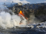 Steam Rises as Lava Flows into the Sea from a Lava Tube Impressão fotográfica por Patrick McFeeley Steam Rises as Lava Flows into the Sea from a Lava Tube Impressão fotográfica por Patrick McFeeley