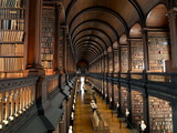 The Long Room in the Old Library at Trinity College in Dublin Fotoprint van Chris Hill The Long Room in the Old Library at Trinity College in Dublin Fotoprint van Chris Hill