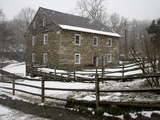 Falling Snow Coats Historic Old Pierce Mill Impressão fotográfica por Stephen St. John Falling Snow Coats Historic Old Pierce Mill Impressão fotográfica por Stephen St. John