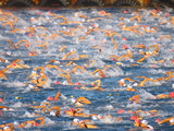 A Sea Full of Swimmers Competing in the Ironman Triathlon Photographie par Patrick McFeeley