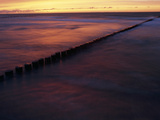 Twilight View of Surf on the Beach Lámina fotográfica por Norbert Rosing