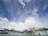 Allardyce Range and a Blue Glacier under Cumulus Clouds Valokuvavedos tekijänä John and Yva Eastcott And Momatiuk