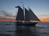 A Sailboat Off Grand Haven Pier on Lake Michigan at Twilight Photographie par Karen Kasmauski