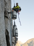 A Photo Assistant Rappels into Place on El Capitan Photographie par Jimmy Chin