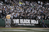 Redskins Raiders Football: Oakland, CA - The Black Hole Fotografie-Druck von Marcio Jose Sanchez
