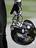 Chiefs Ravens Football: Baltimore, MD - Baltimore Ravens Helmet Fotografie-Druck von Nick Wass