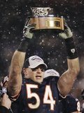 Saints Bears Football: Chicago, ILLINOIS - Brian Urlacher Fotografie-Druck von Jeff Roberson