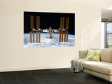 The International Space Station in Orbit Above Earth Mural por Stocktrek Images